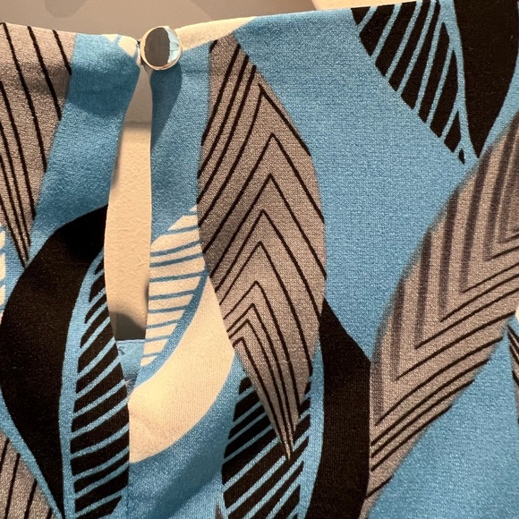 💙 Stylish & timeless sleeveless top, perfect for work or dinner out. NWT - Picture 4 of 10